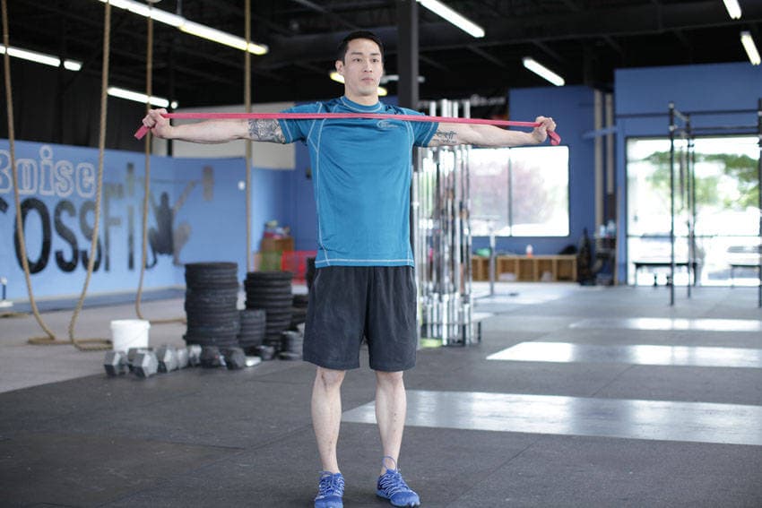 Band pull apart — posição final